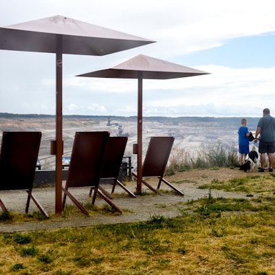 Der Blick vom Forum Terra Nova auf den Tagebau Hambach.