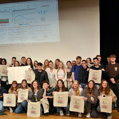 Die Schülerinnen und Schüler des Emil-Fischer-Gymnasiums auf einem Gruppenbild.