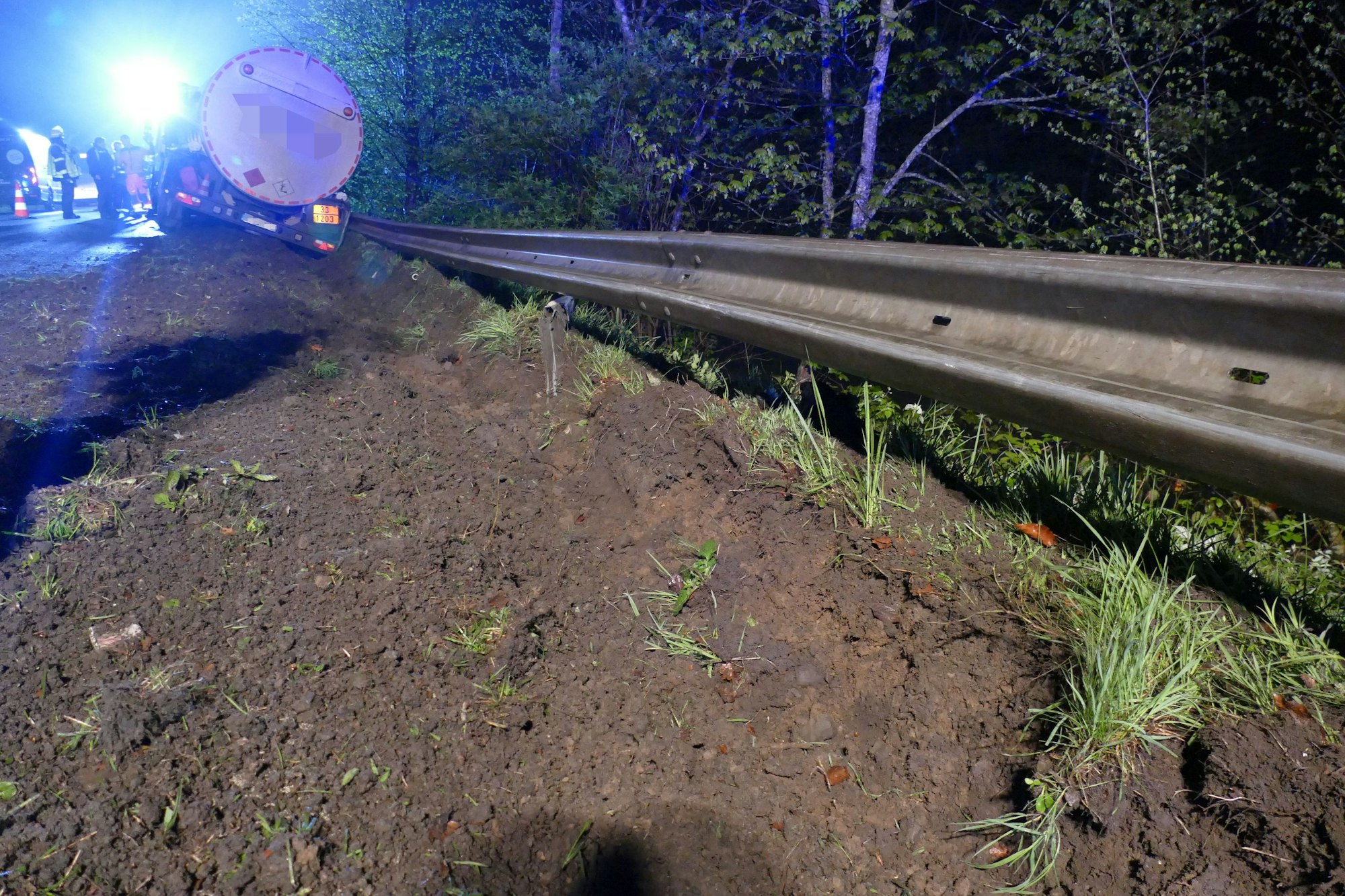 Dreck auf einer Straße.