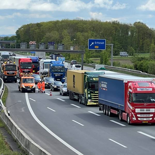 Das Bild zeigt einen Verkehrsstau