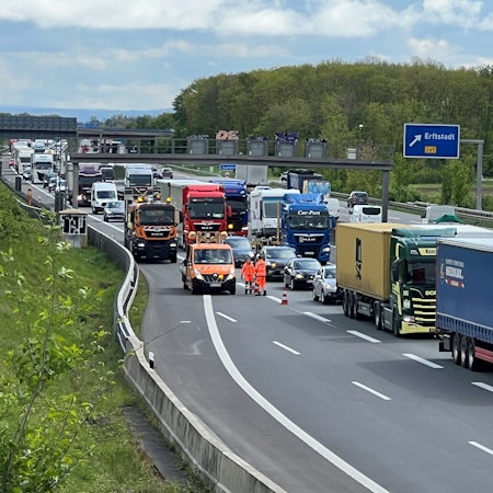 Das Bild zeigt einen Verkehrsstau