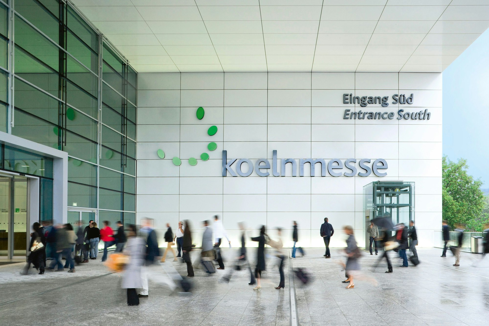 Heute ist die Messe geprägt von moderner Architektur etwa am Südeingang.