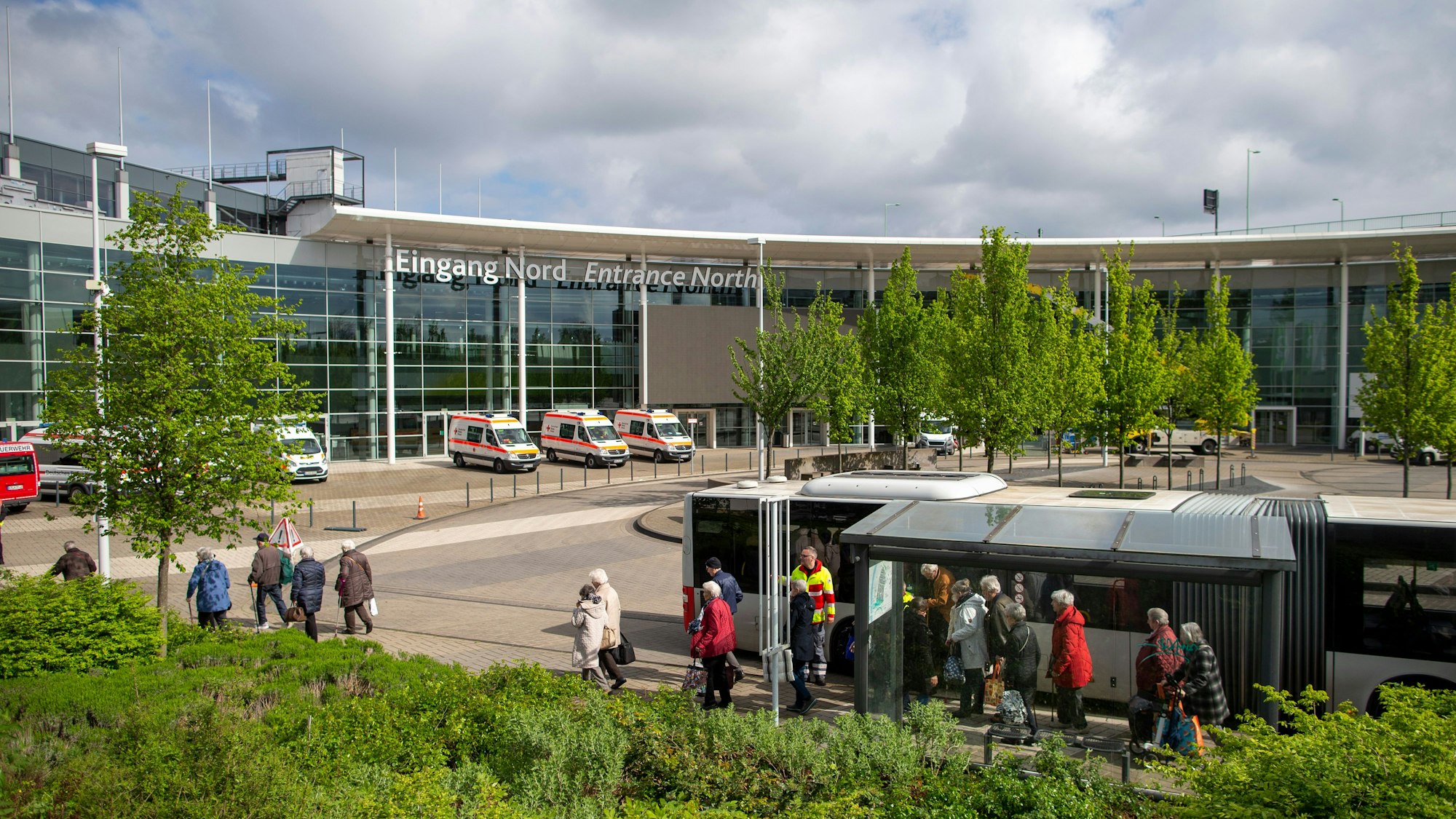 In der Messe Deutz werden die Senioren versorgt.