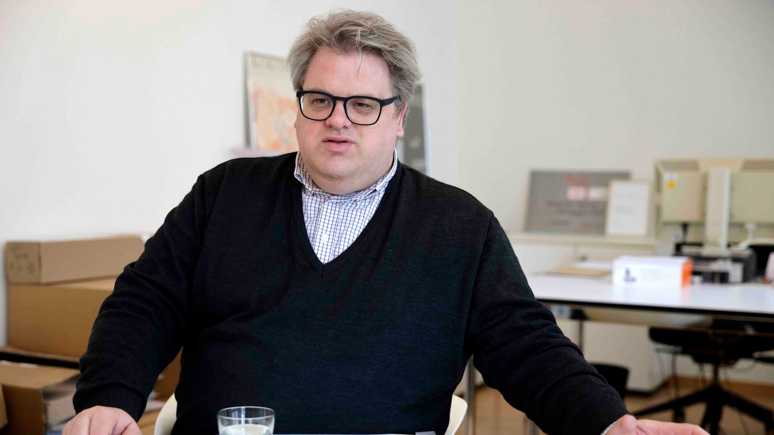 16.4.2024
Felix Mauser (Freier Kulturmanager und Agent aus Köln) im Interview bezüglich der Teilhabe an Kunst und Kultur für Menschen mit wenig Geld über die Kölner Kulturliste