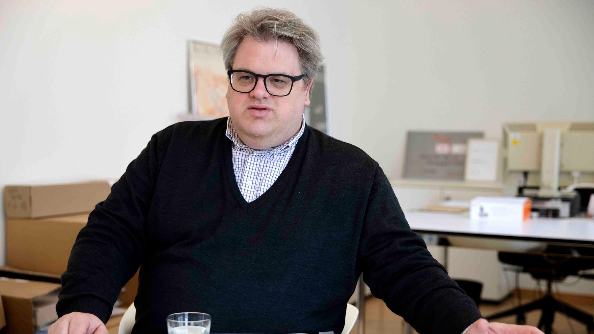 16.4.2024
Felix Mauser (Freier Kulturmanager und Agent aus Köln) im Interview bezüglich der Teilhabe an Kunst und Kultur für Menschen mit wenig Geld über die Kölner Kulturliste