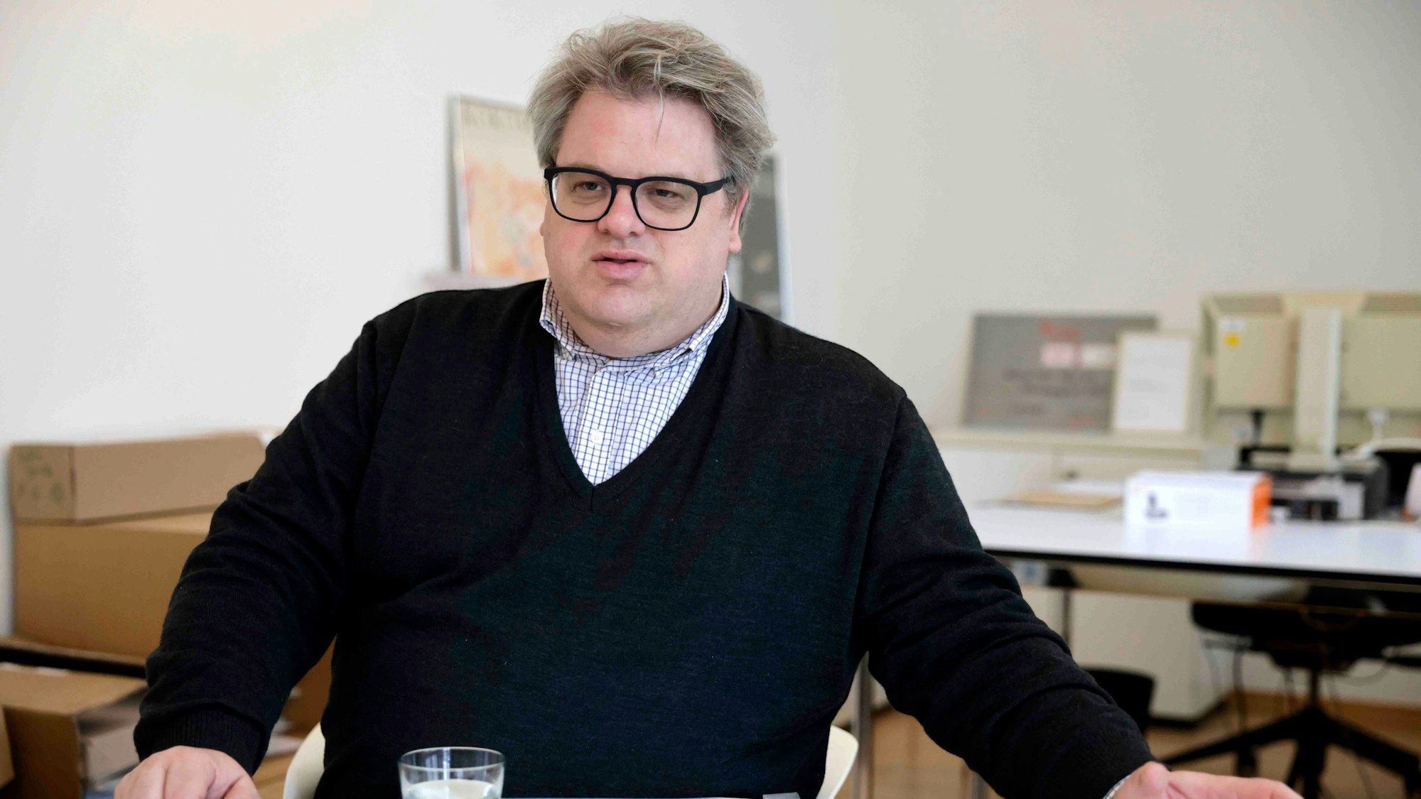 16.4.2024
Felix Mauser (Freier Kulturmanager und Agent aus Köln) im Interview bezüglich der Teilhabe an Kunst und Kultur für Menschen mit wenig Geld über die Kölner Kulturliste