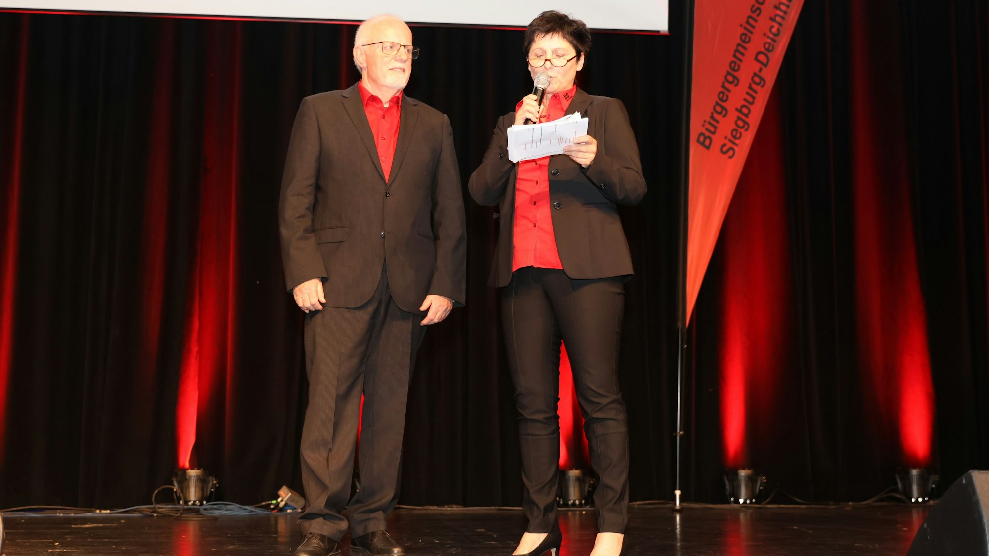 Begrüßung durch den Vorsitzenden Klaus Braukamnn und Schriftführerin Petra Schonlau.