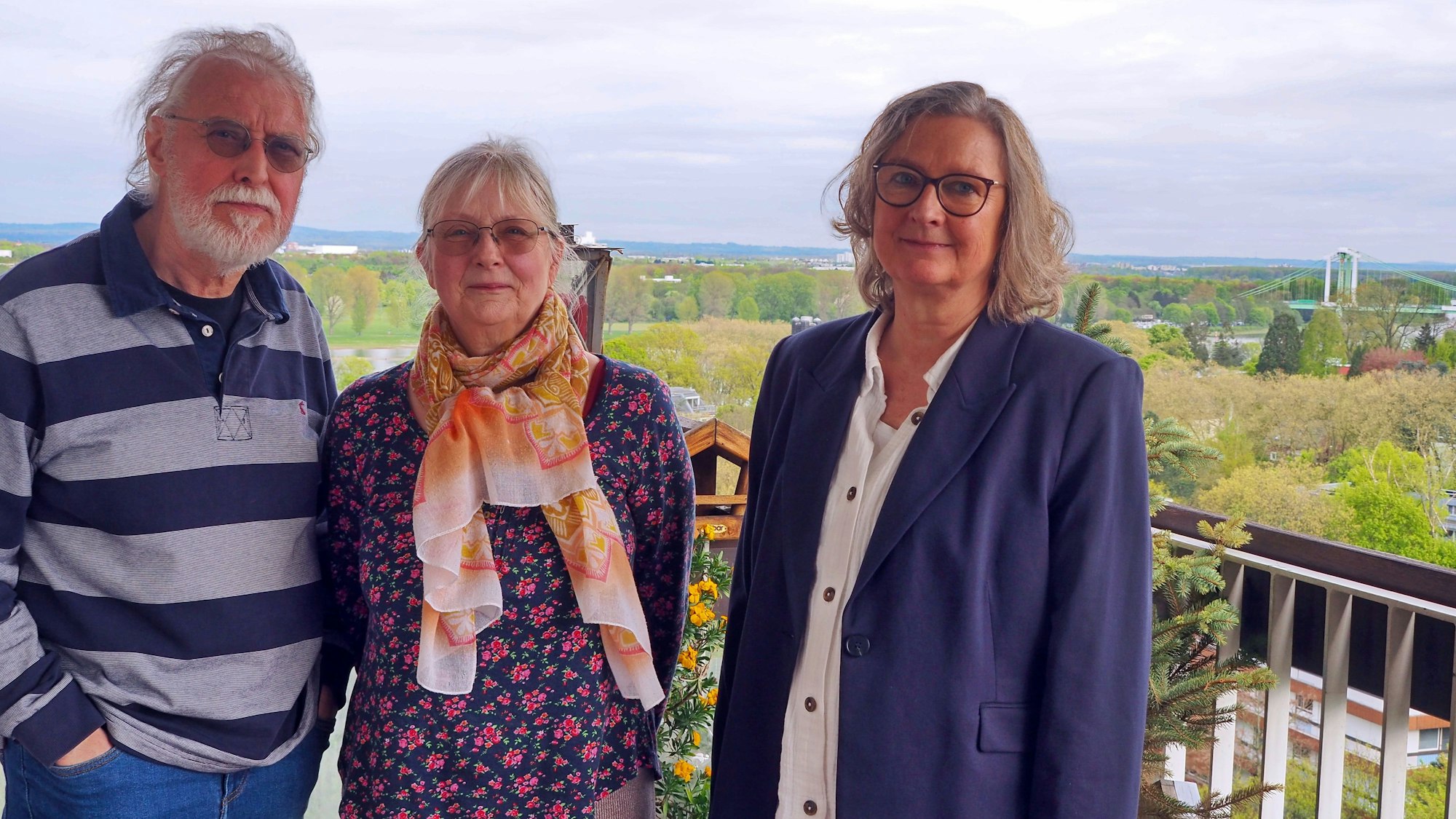 Karl-Heinz Theißen, Monika Theißen und Larissa Bender kritisieren die Wohnpark-Eigentümerin d.i.i., sie würde die Gebäude nicht ordentlich instandhalten und Beschwerden der Mieter ignorieren.