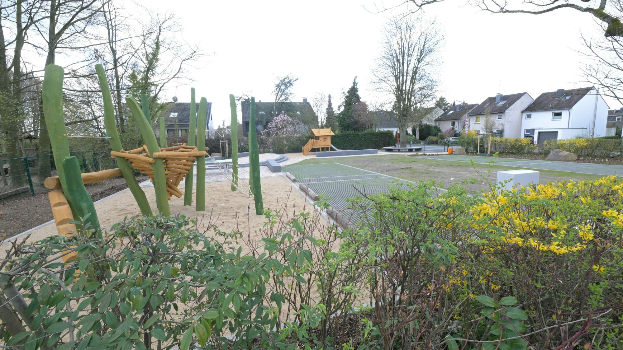Der Dorfplatz Blecher bei seiner Fertigstellung im April 2023.