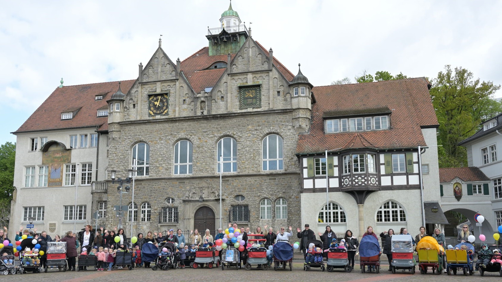 Sternenmarsch aus den Kindertagespflegestellen zum 
Konrad-Adenauer-Platz.