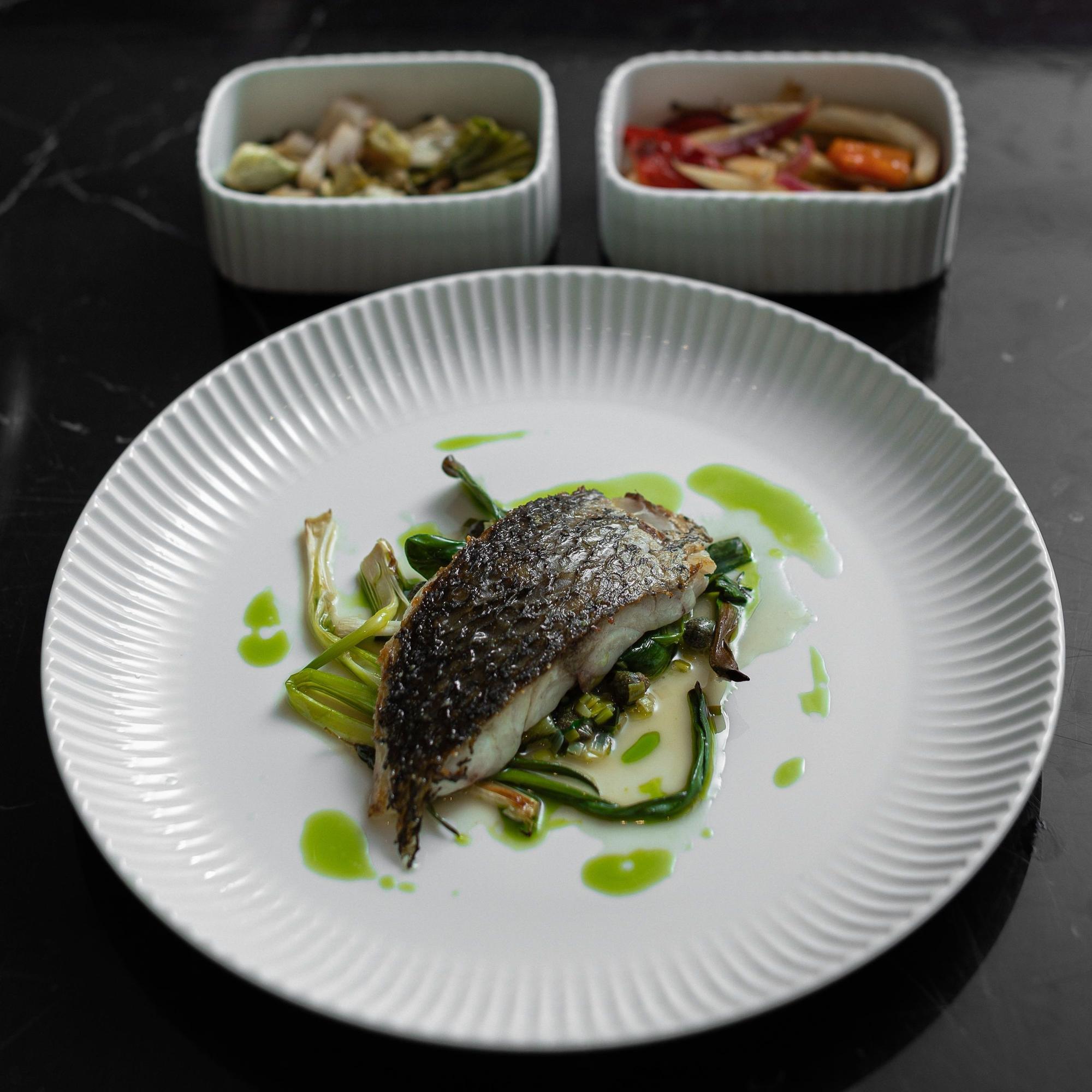 Der Wolfsbarsch: Branzino/junger Lauch/Contorni