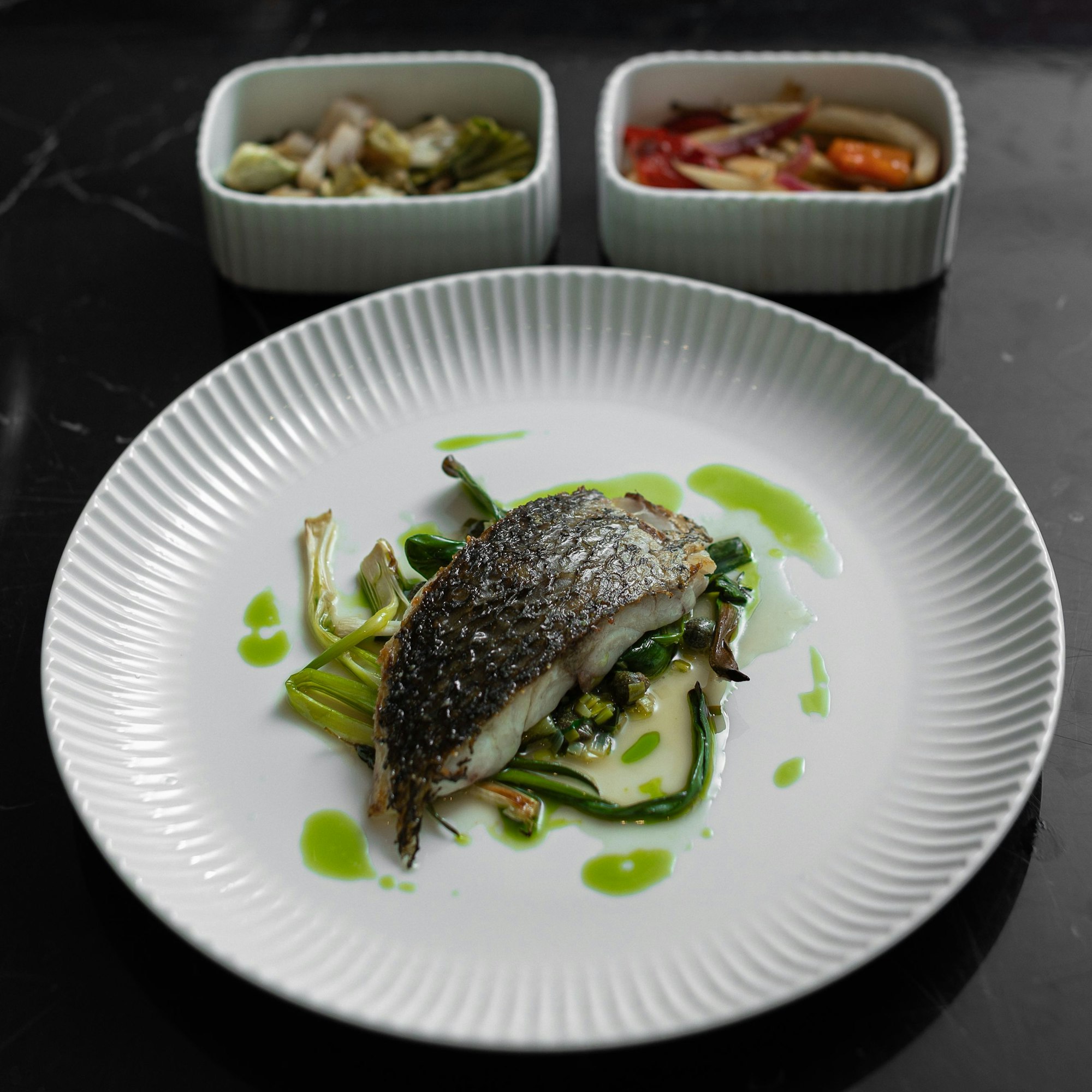 Der Wolfsbarsch: Branzino/junger Lauch/Contorni