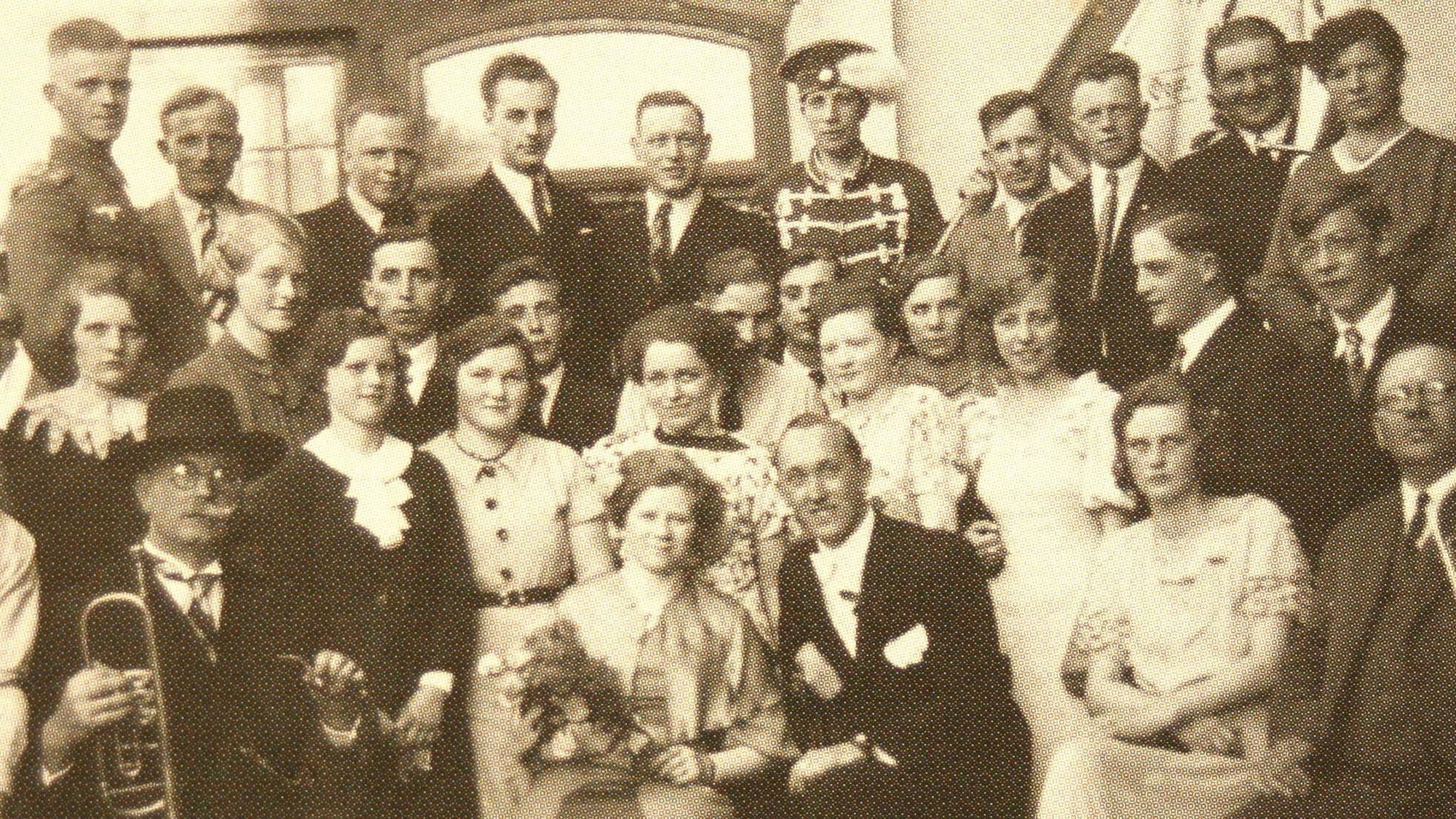 Beim Maiball im Saal Ritzdorf des Frankfurter Hofs wurde dieses Foto vermutlich im Jahr 1930 geschossen.