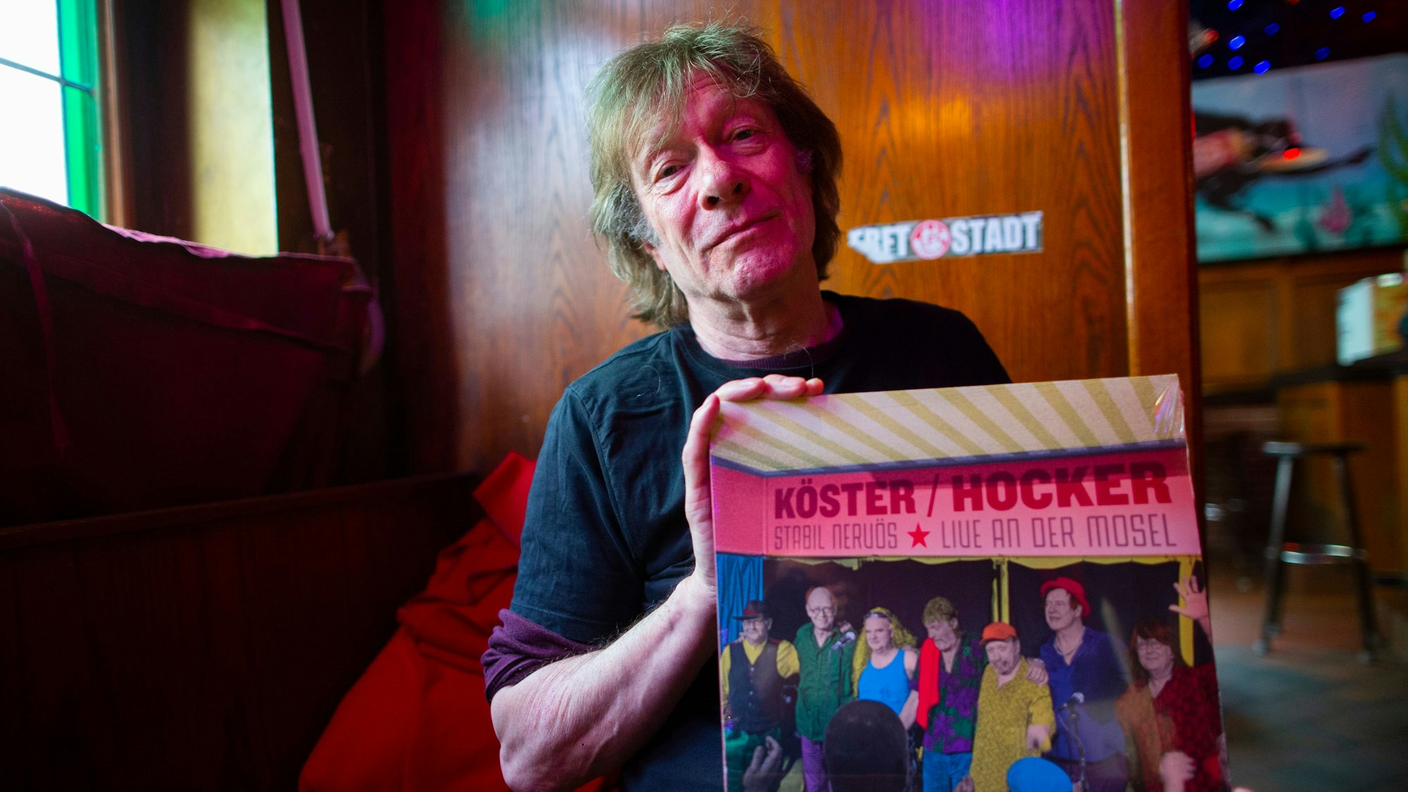 Gerd Köster hält das Vermächtnis des Duos Köster/Hocker in Händen.