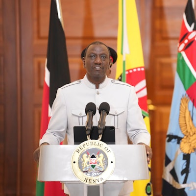 18.04.2024, Kenia, Nairobi: Kenias Präsident William Ruto spricht während einer Pressekonferenz, in der er den Tod des kenianischen Militärchefs, General Ogolla, bekannt gibt.