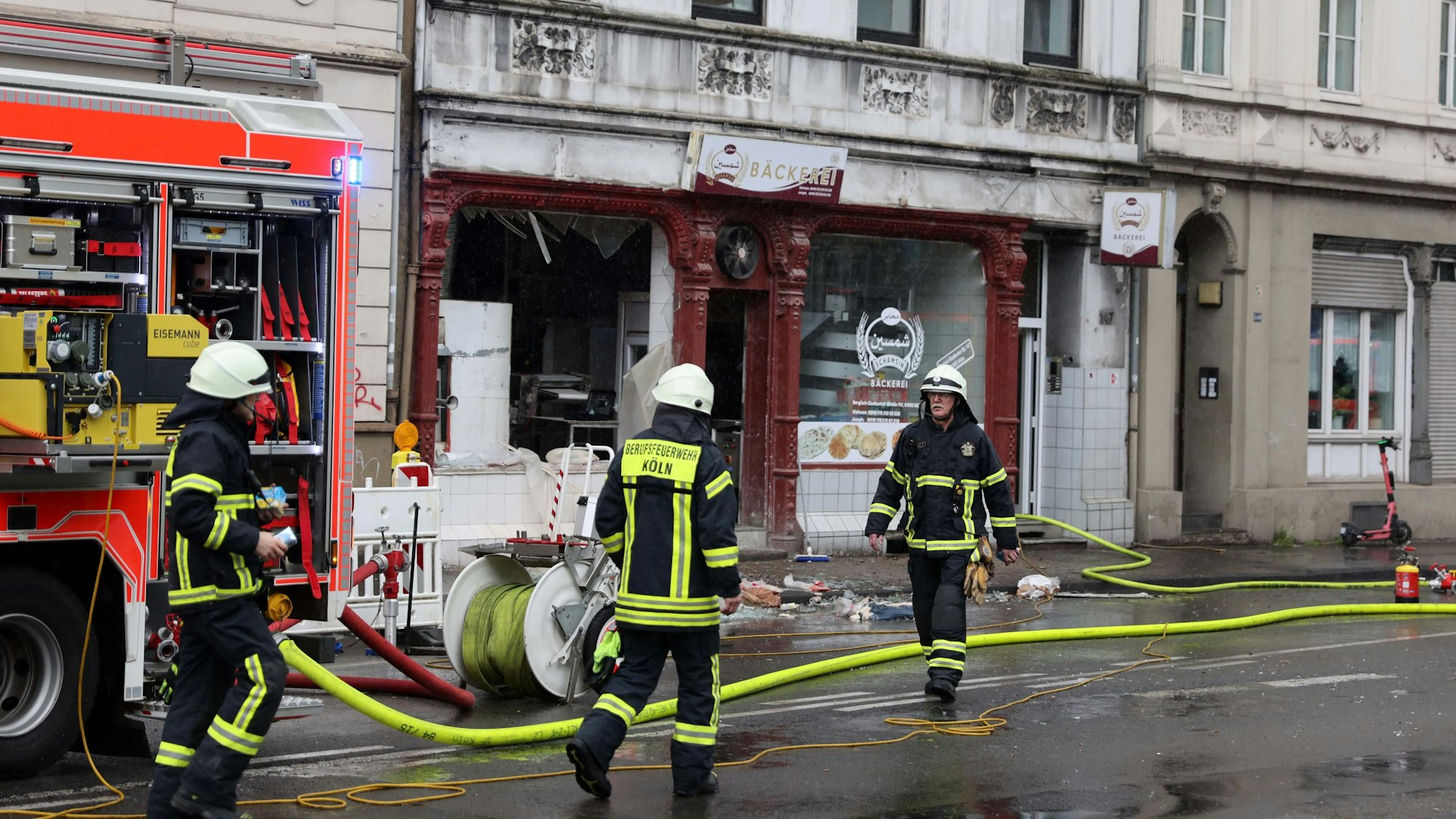 In einer Bäckerei in Köln-Mülheim hat es eine Verpuffung gegeben.