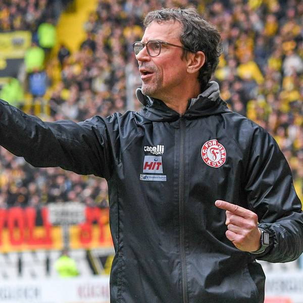 Matthias Mink Cheftrainer Fortuna Köln, gibt Anweisungen, gestikuliert, mit den Armen gestikulieren, gives instructions, gesticulate, 30.03.2024, Aachen Deutschland, Fussball, Regionalliga West, Alemannia Aachen - Fortuna Köln *** Matthias Mink head coach Fortuna Köln , gives instructions, gesticulates, gesticulate with arms, gives instructions, gesticulate, 30 03 2024, Aachen Germany , Soccer, Regionalliga West, Alemannia Aachen Fortuna Köln xmhx