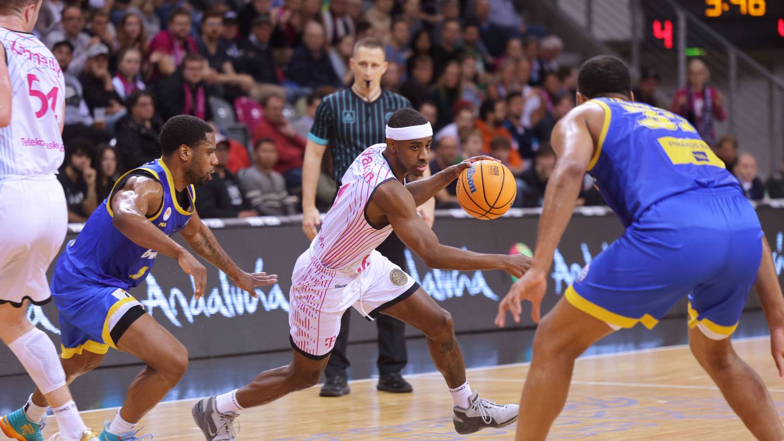 Glynn Watson (Mitte) konnte die Niederlage auch mit seinen 25 Punkten, 11 Assists und 6 Steals nicht verhindern.