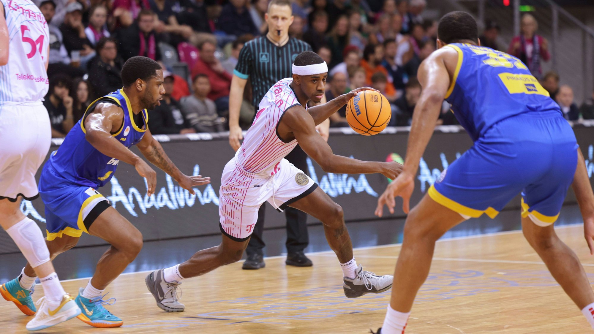 Glynn Watson (Mitte) konnte die Niederlage auch mit seinen 25 Punkten, 11 Assists und 6 Steals nicht verhindern.