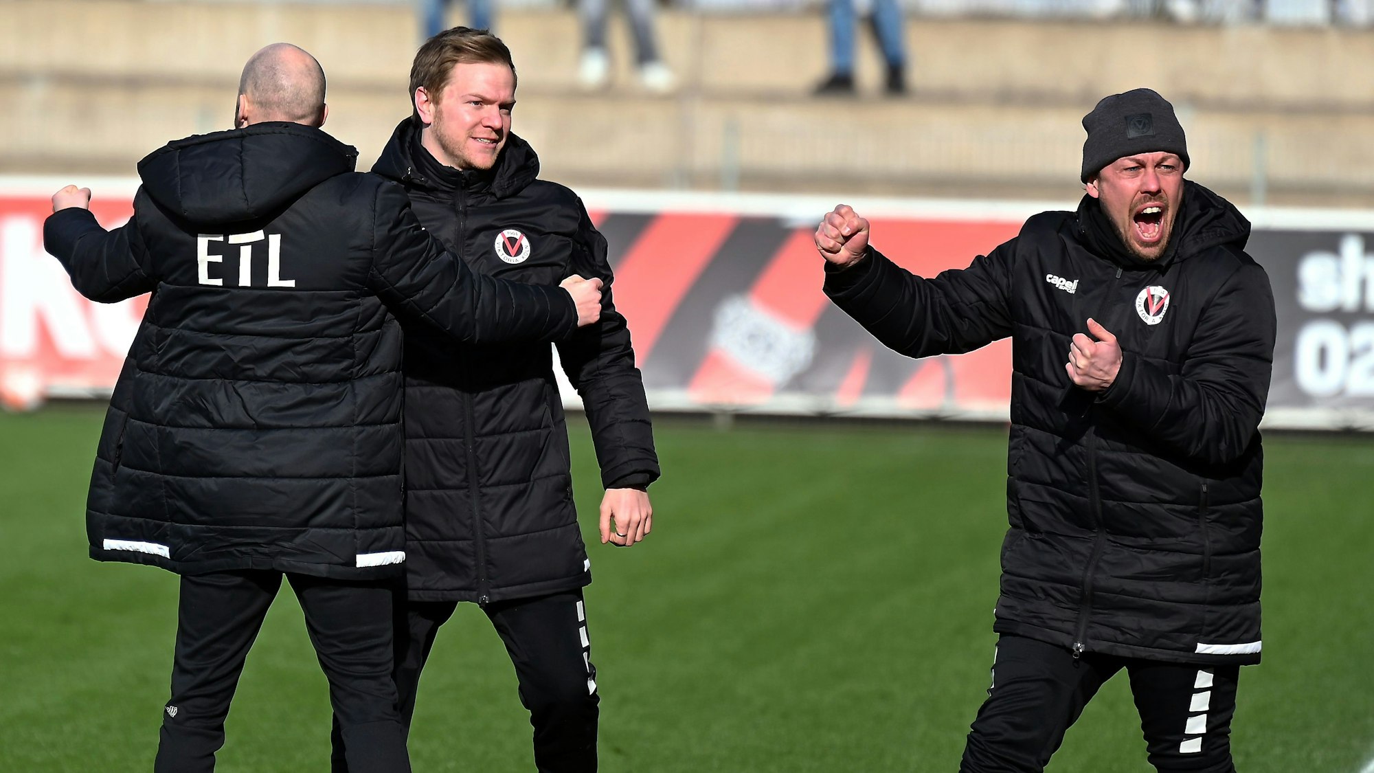 Fußball
A-Junioren Bundesliga West
Bayer 04 Leverkusen - FC Viktoria Köln
Freude nach dem 1:0 für Köln
mitte: Marian Wilhelm
Foto: Uli Herhaus