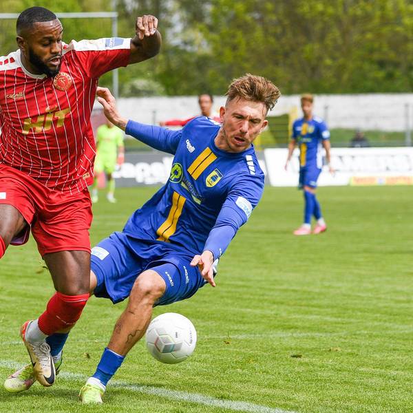 v.li.: Arnold Budimbu Fortuna Köln, 17, Vincent Geimer 1. FC Düren, 7, Zweikampf, Duell, duel, tackle, tackling, Dynamik, Action, Aktion, 20.04.2024, Düren Deutschland, Fussball, Regionalliga West, 1. FC Düren - SC Fortuna Köln *** v li Arnold Budimbu Fortuna Köln, 17 , Vincent Geimer 1 FC Düren, 7 , duel, duel, tackle, tackling, dynamics, action, action, 20 04 2024, Düren Germany , Football, Regionalliga West, 1 FC Düren SC Fortuna Köln xmhx