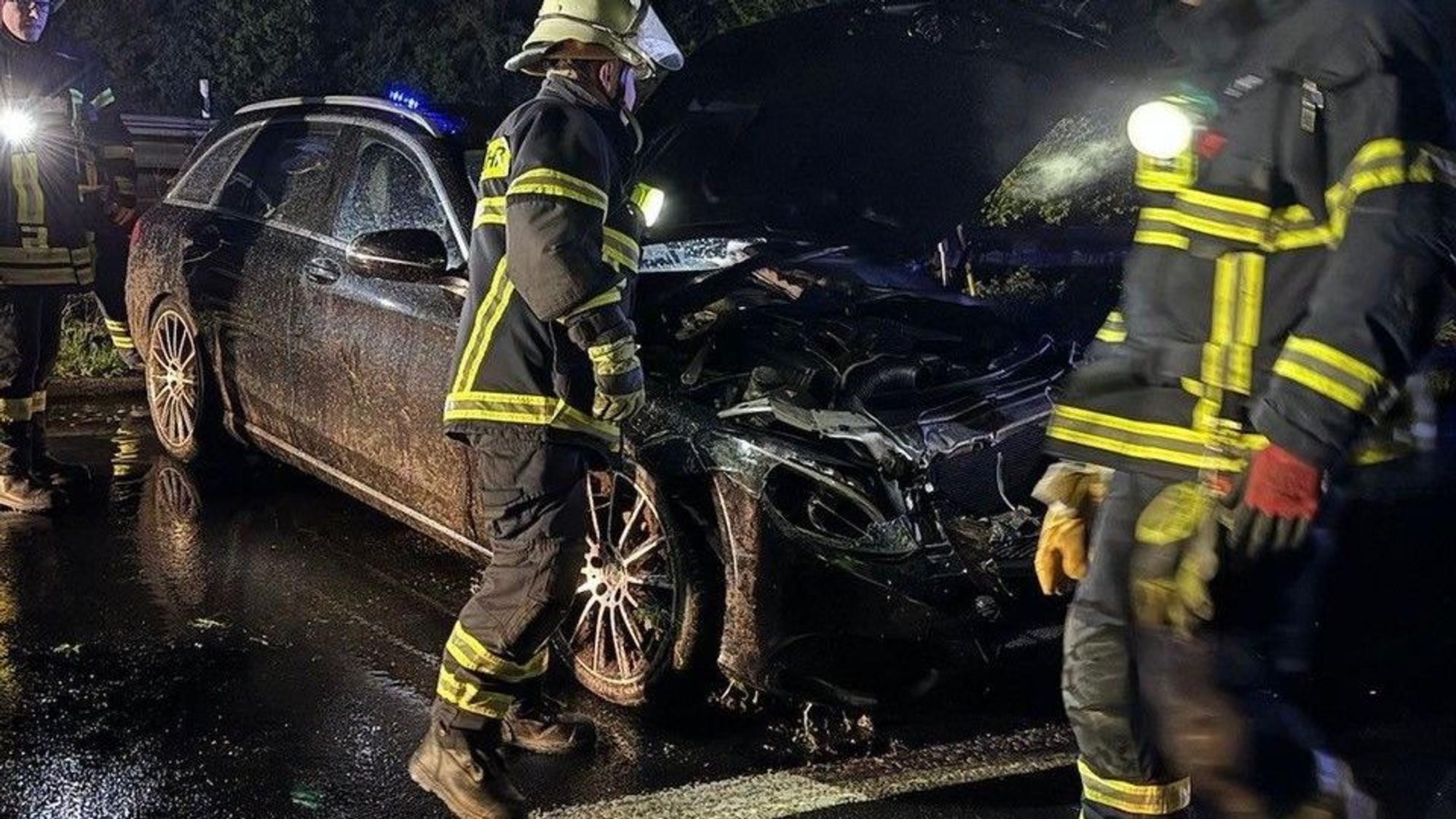 Auf der Autobahn 1 bei Erftstadt ist es in Fahrtrichtung Köln am Sonntagmorgen gegen fünf Uhr zu einem Alleinunfall gekommen.