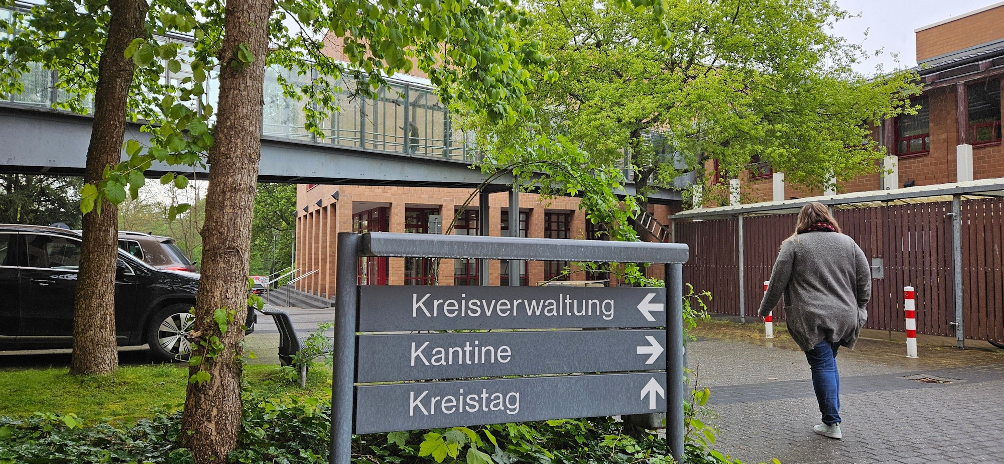 Zu sehen ist das Gebäude der Kreisverwaltung in Bergheim.