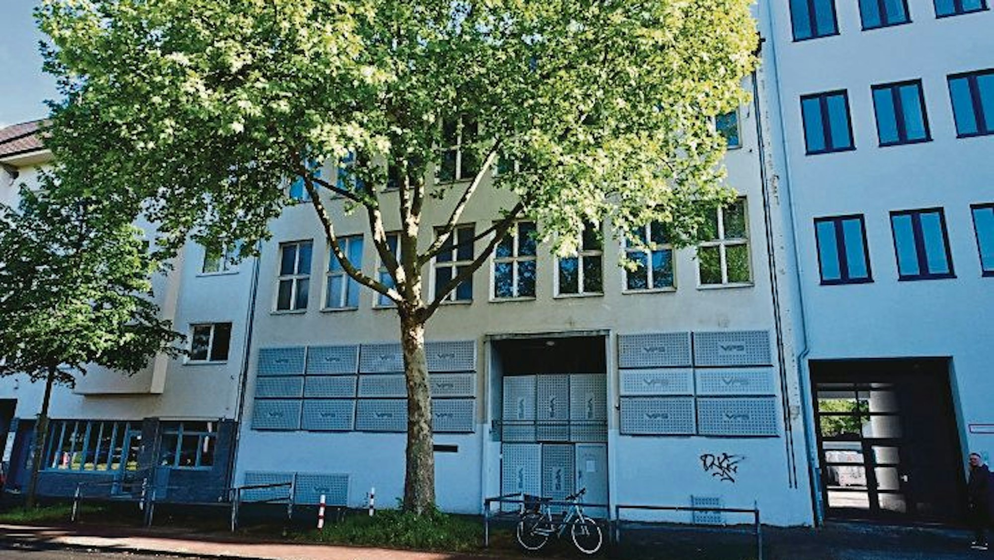 Fassade des leerstehenden Gebäudes an der Aachener Straße 443 (Archivbild). Foto von Susanne Esch