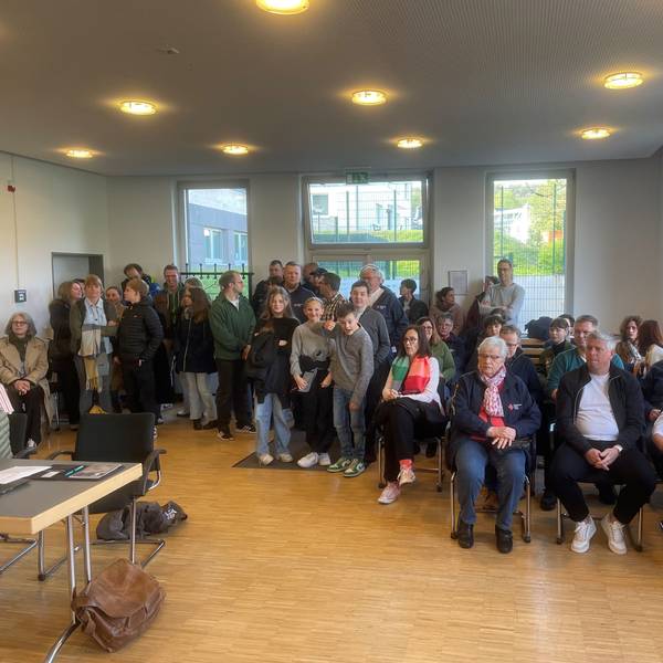 Großer Andrang bei der Sitzung des Haupt- und Finanzausschusses im Sitzungssaal des Rathauses.