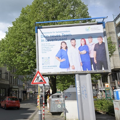 Klinikum Leverkusen wirbt um Pfleger mitten in Gladbach.