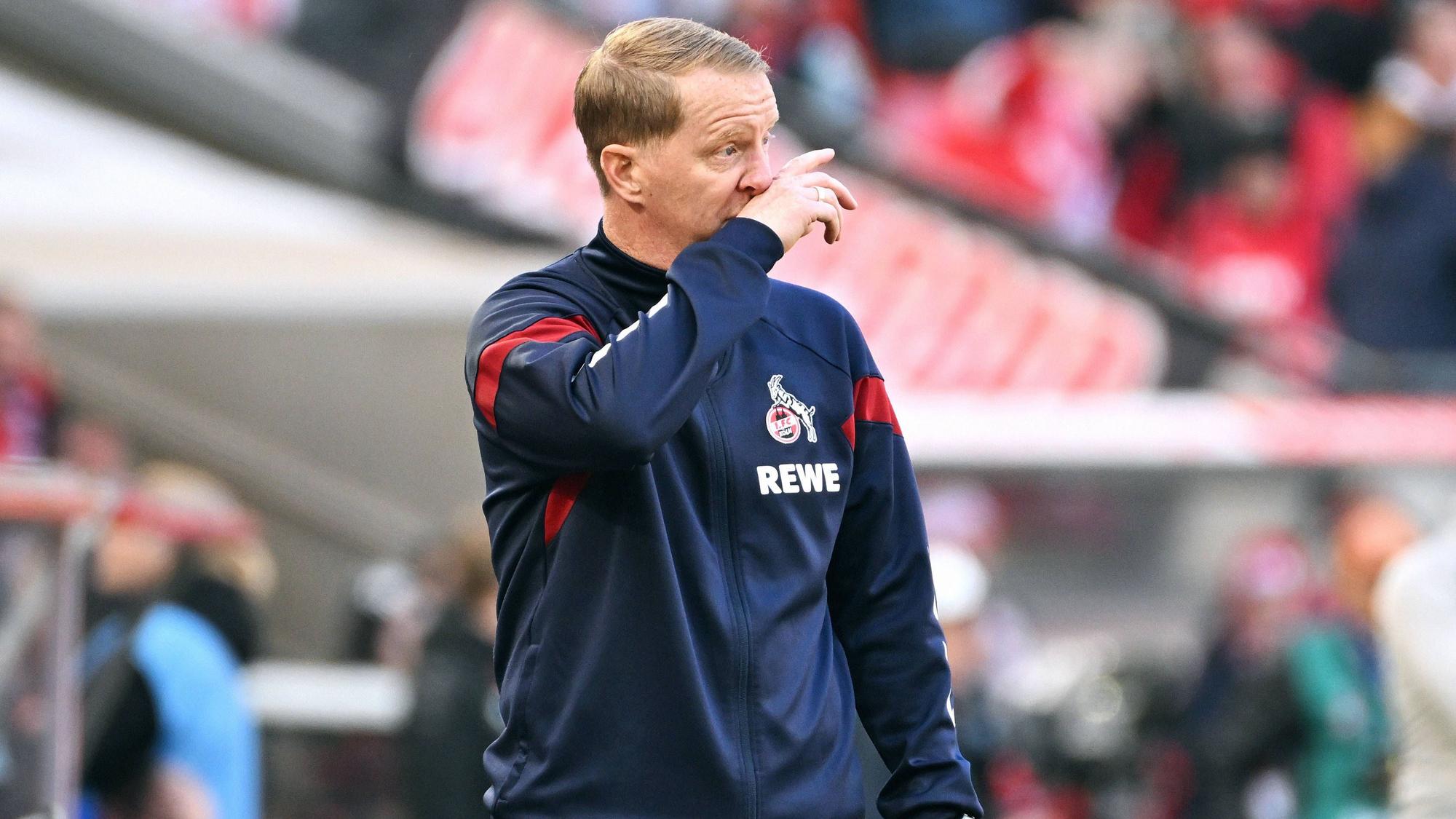 Fussball, Bundesliga, Deutschland, Herren, Saison 2023/2024, 30. Spieltag, Rhein Energie Stadion Köln, 1. FC Köln - SV Darmstadt 98 0:2 Cheftrainer Timo Schultz KOE enttäuscht. Enttäuschung, Frust, Aktion.
