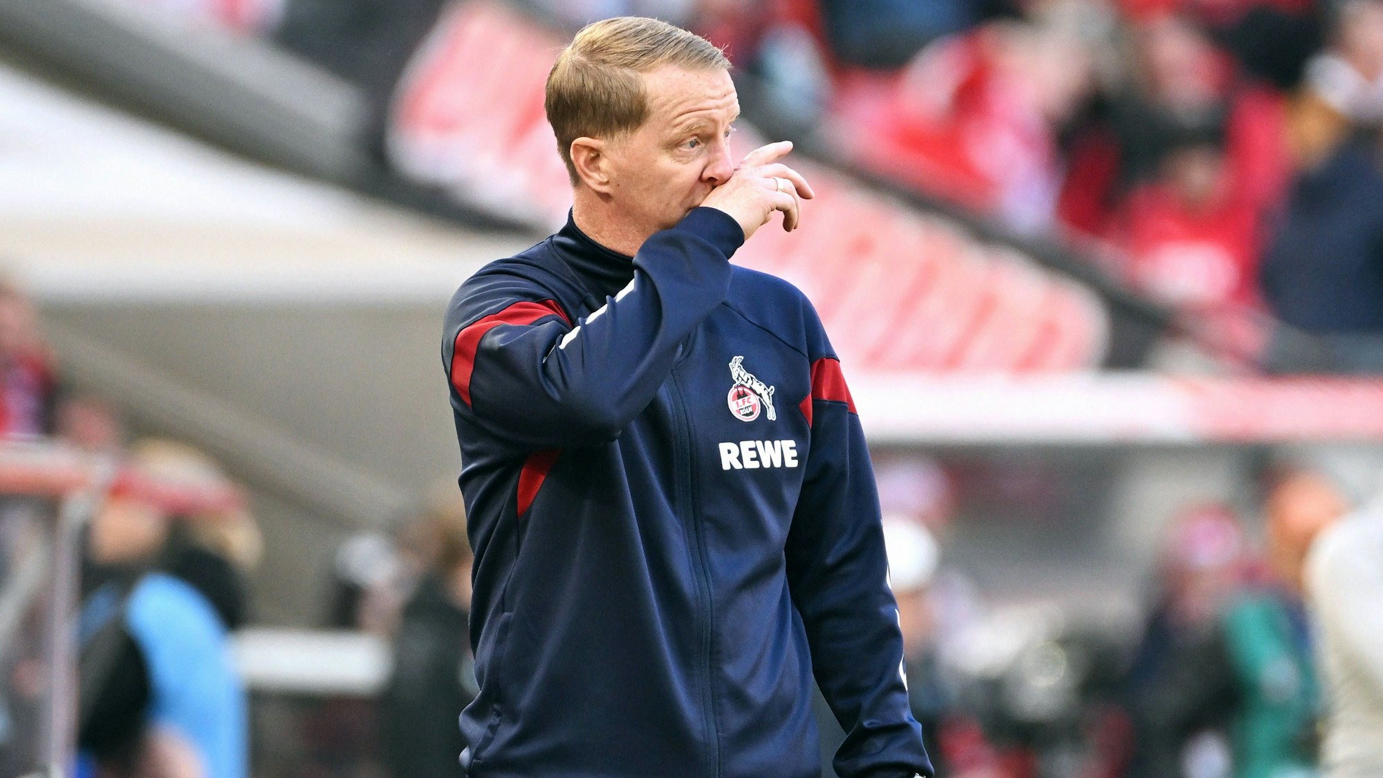 Fussball, Bundesliga, Deutschland, Herren, Saison 2023/2024, 30. Spieltag, Rhein Energie Stadion Köln, 1. FC Köln - SV Darmstadt 98 0:2 Cheftrainer Timo Schultz KOE enttäuscht. Enttäuschung, Frust, Aktion.