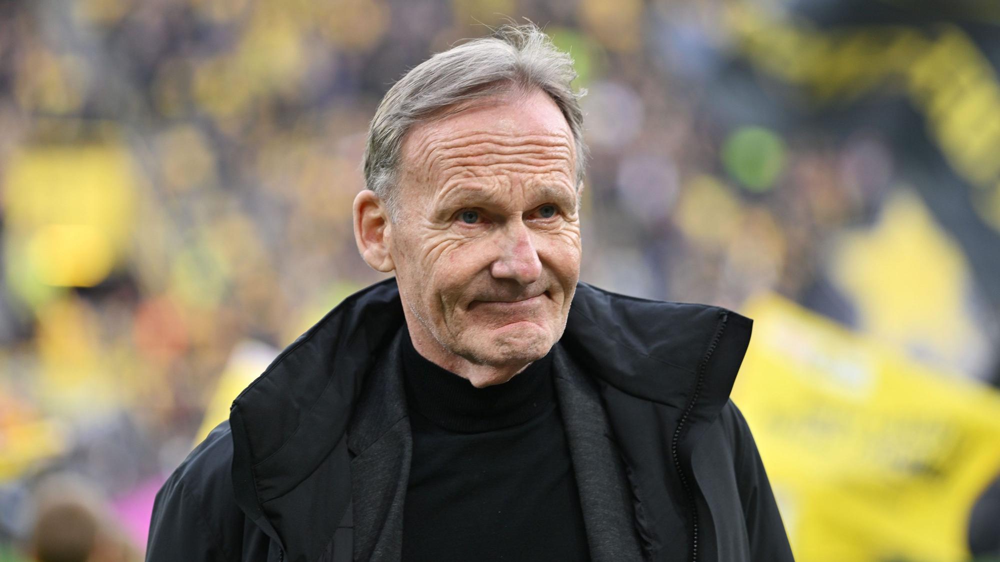 Hans-Joachim Watzke kommt vor Spielbeginn in das Stadion.