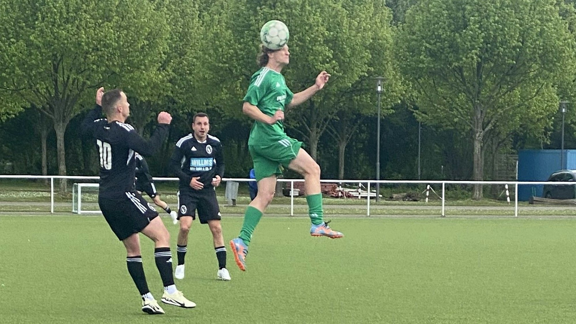 Kreisligaspiel zwischen Schwarz-Weiß Köln und Borussia Lindenthal-Hohenlind II