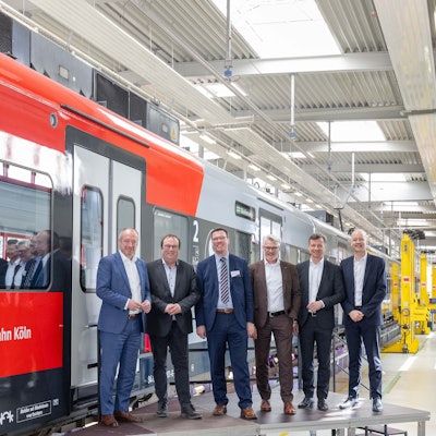 Fahrzeugpräsentation S-Bahn ET424 Redesign am 22.04.2024 im S-Bahn Werk Nippes:
Oliver Wittke, Vorstandssprecher Verkehrsverbund Rhein-Ruhr;
Oliver Krischer, Minister für Umwelt, Naturschutz und Verkehr NRW;
Stephan Santelmann, Verbandsvorsteher go.Rheinland;
Ascan Egerer, Beigeordneter für Mobilität der Stadt Köln;
Michael Vogel, Geschäftsführer go.Rheinland;
Harmen van Zijderveld, Vorstand DB Regio Schiene;