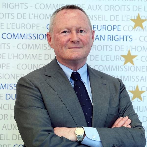 Michael O'Flaherty, Menschenrechtskommissar des Europarats, kritisiert Großbritannien scharf.