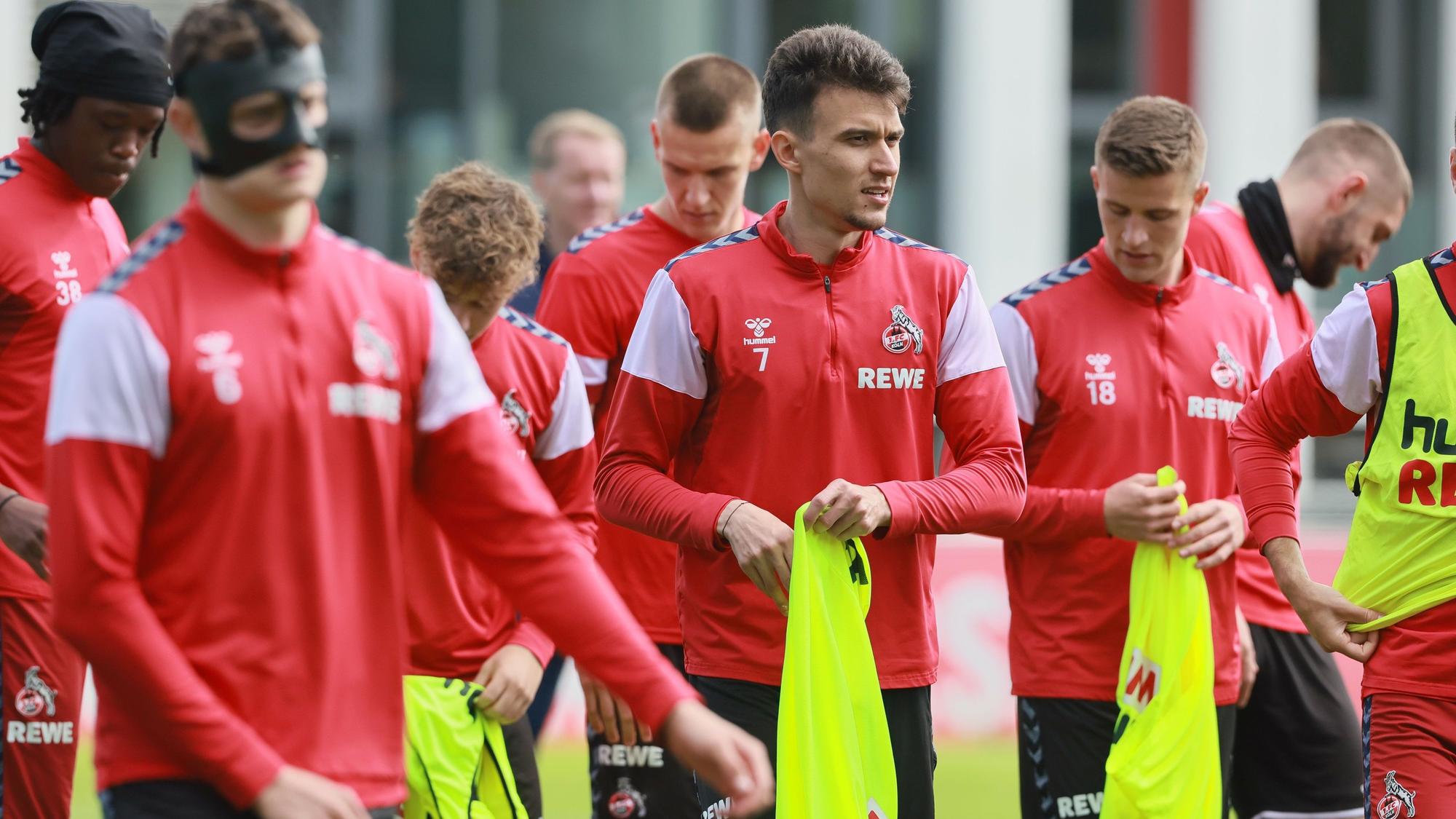 1. FC Köln, Training, von links: Elias Bakatukanda , Mitte: Dejan Ljubicic (1. FC Köln), 10.04.2024, Bild: Herbert Bucco