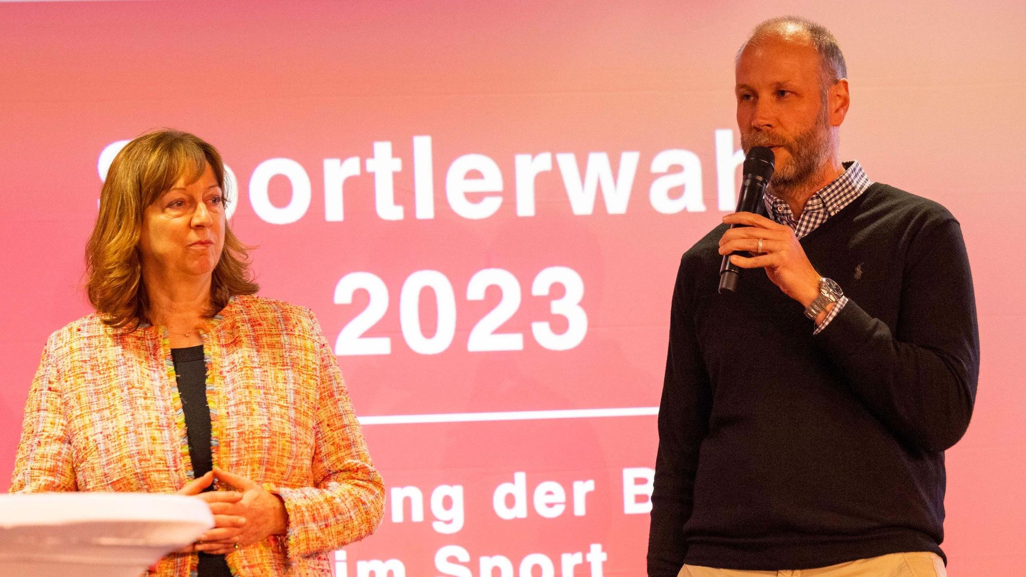 Zu sehen sind Cordula von Wysocki und Michael Greuel.
