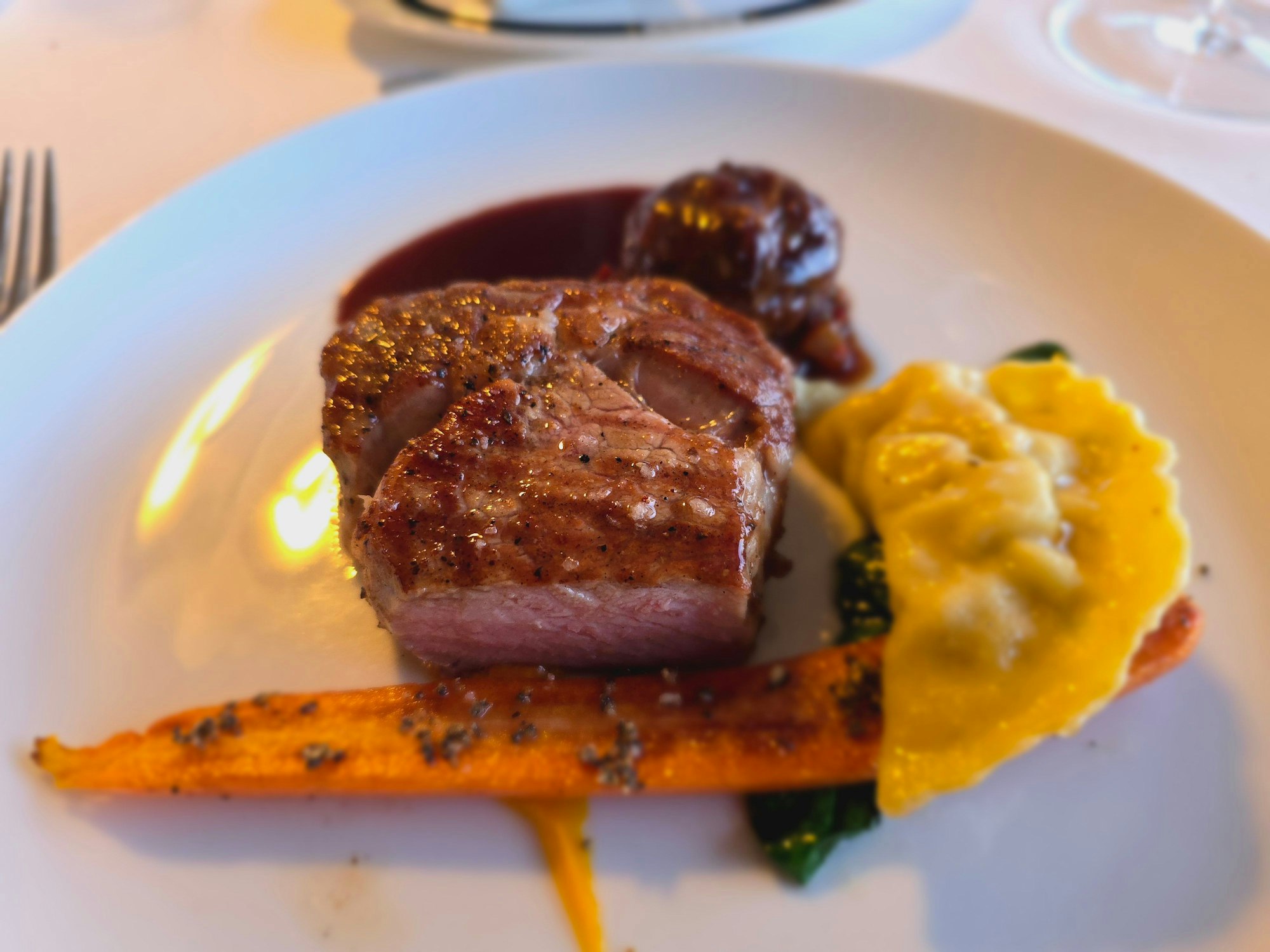 Gericht zur Restaurantkritik: Eifler Kalb, Karotte, Ravioli