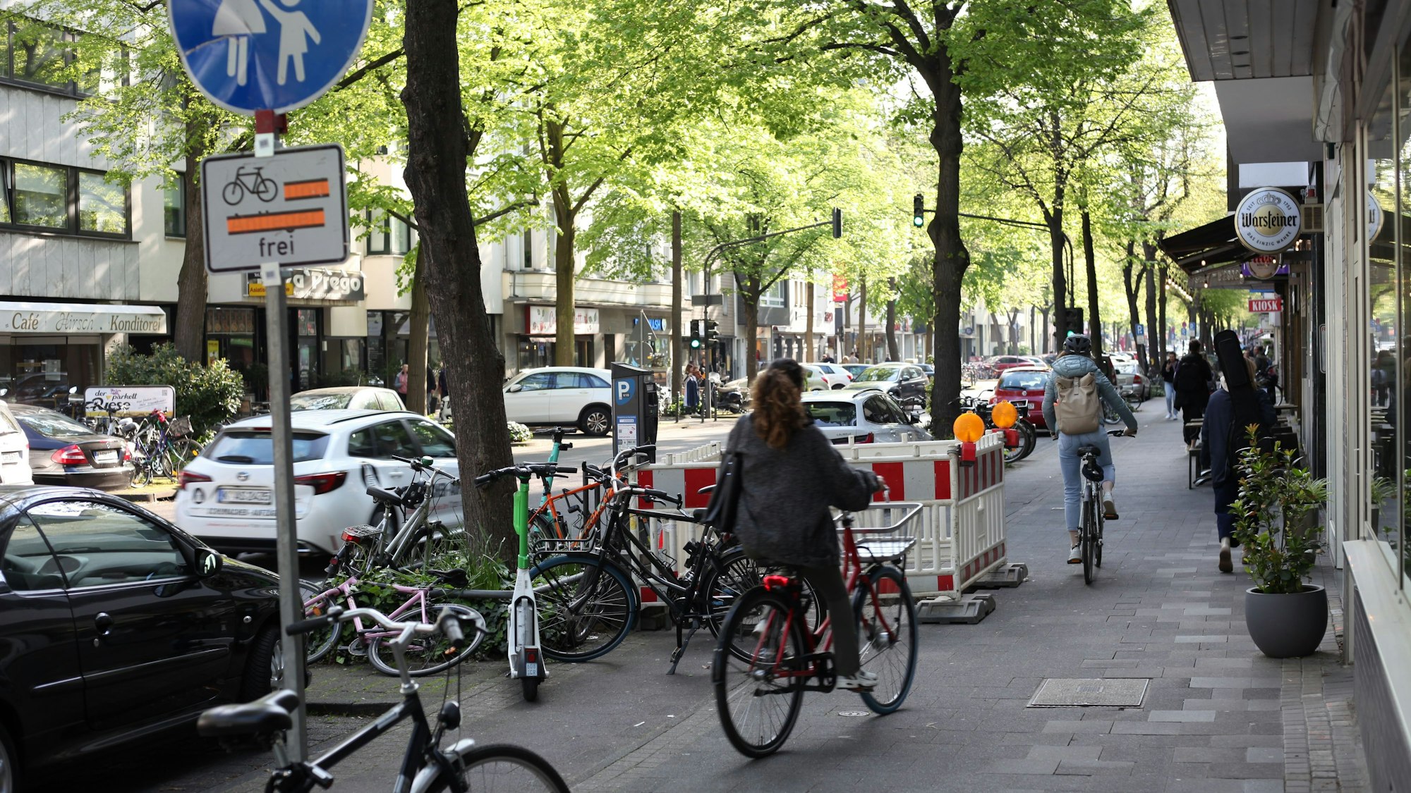 Bauarbeiten auf dem Radweg tragen zum Fahrrad-Chaos auf der Dürener Straße bei.
