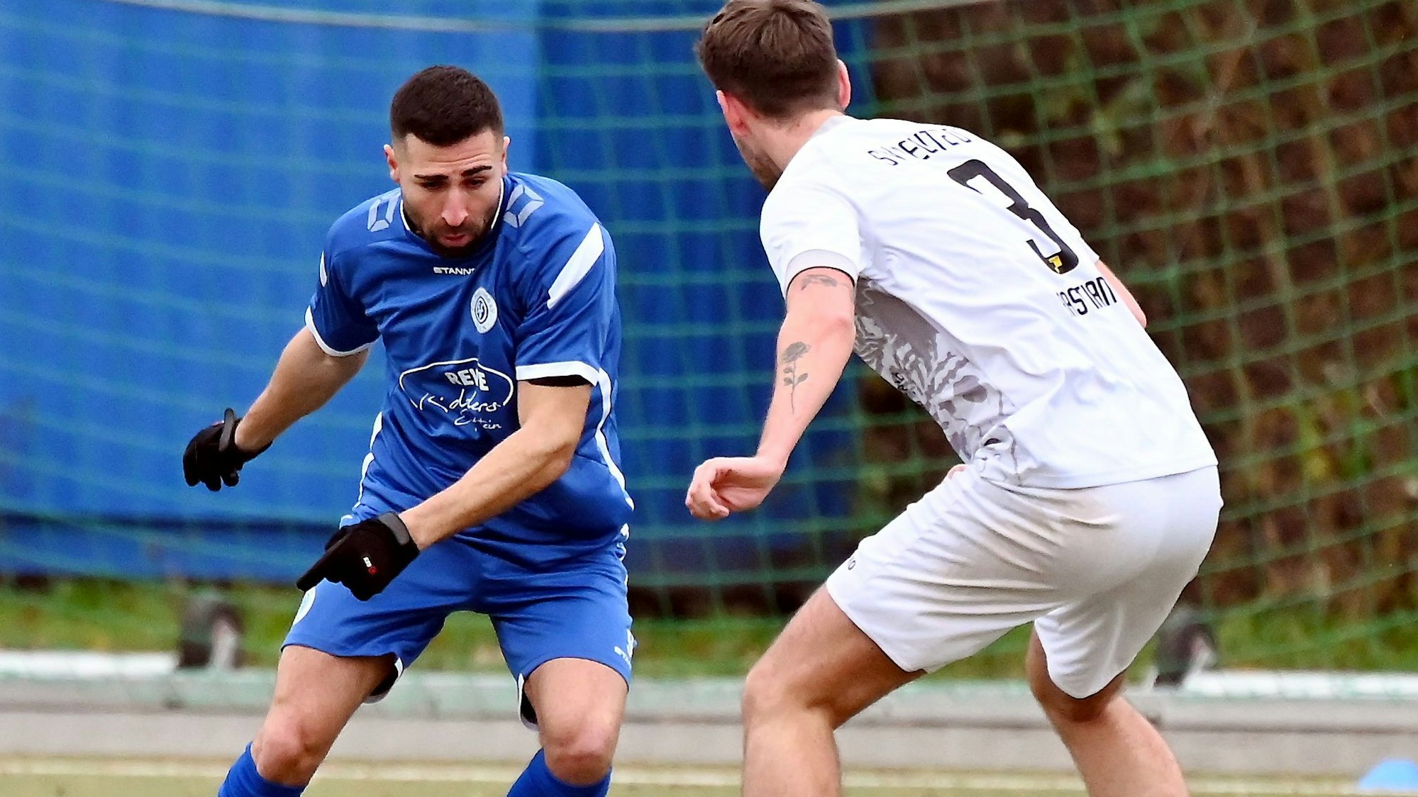 10.12.2023, Fussball-Pesch - Deutz
links: Iskender Papazoglu (Pesch)
Foto: Uli Herhaus