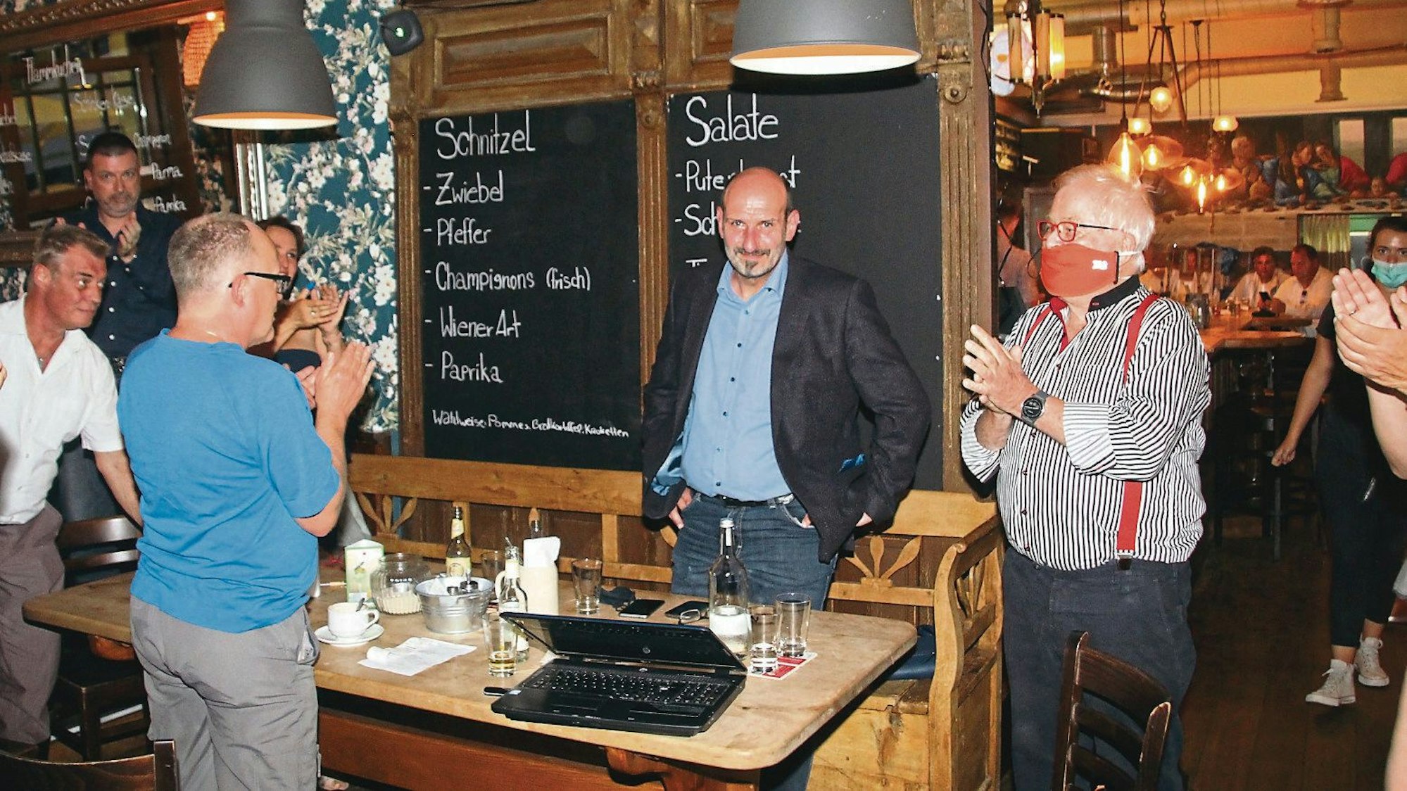 Auf der Wahlparty im Jahr 2020 feierte Christoph Nicodemus zusammen mit den Parteien, die ihn unterstützten – CDU, Grüne und FDP – seinen Sieg. Jetzt kündigte er an, aus gesundheitlichen Gründen nicht erneut zu kandidieren..