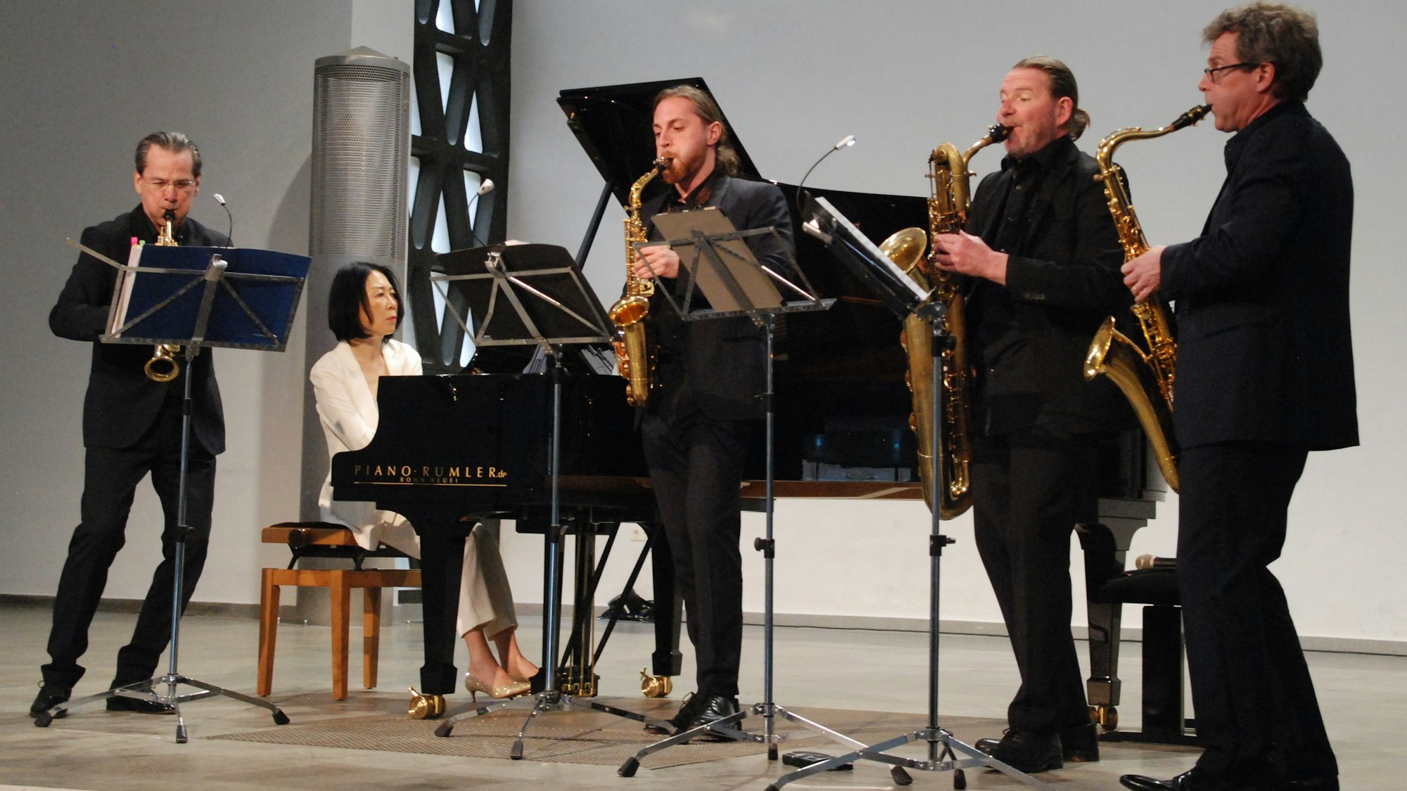 Das Bild zeigt das Alliage Quintett während des Konzerts in Bad Münstereifel.