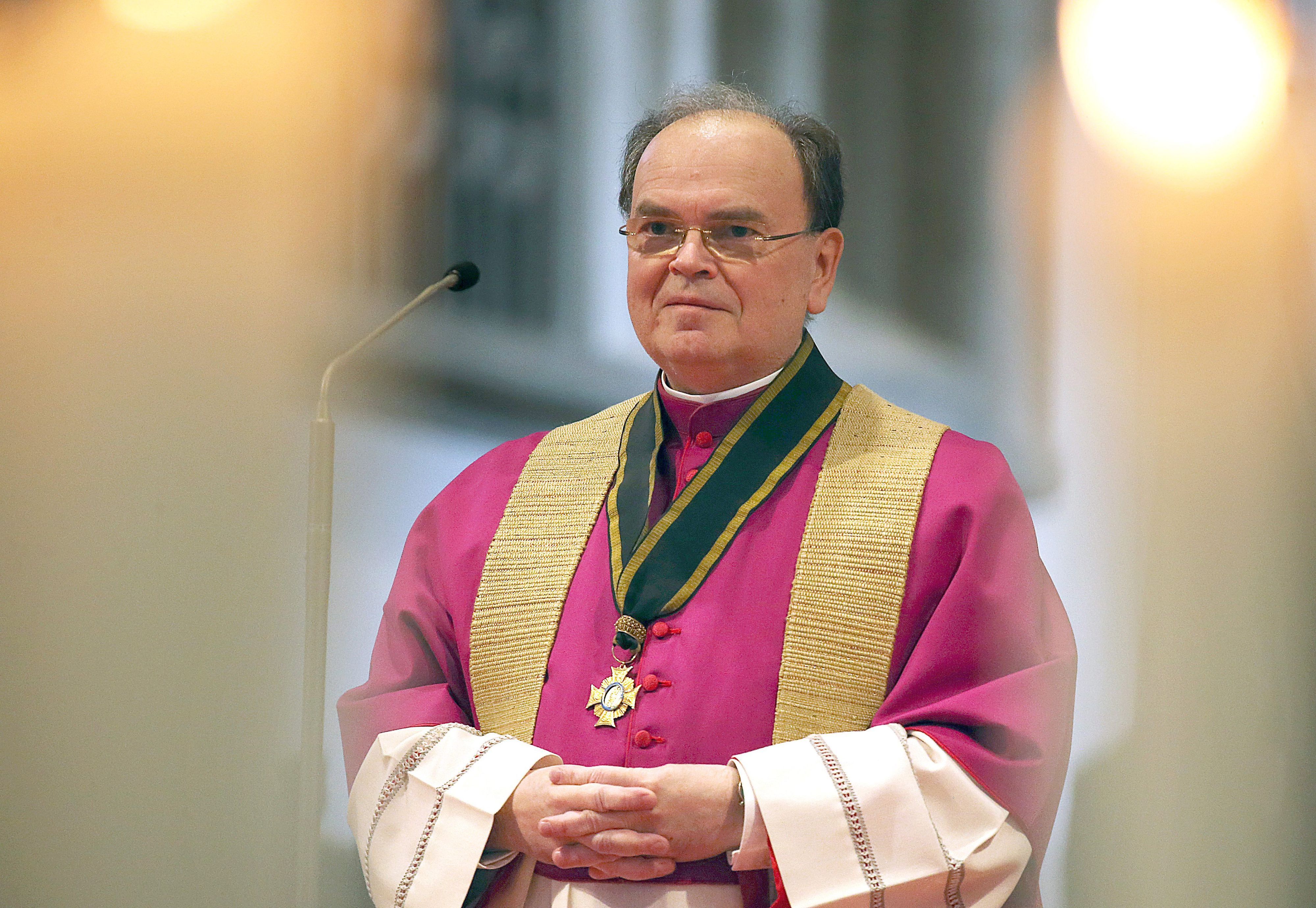 Bertram Meier steht im Hohen Dom.