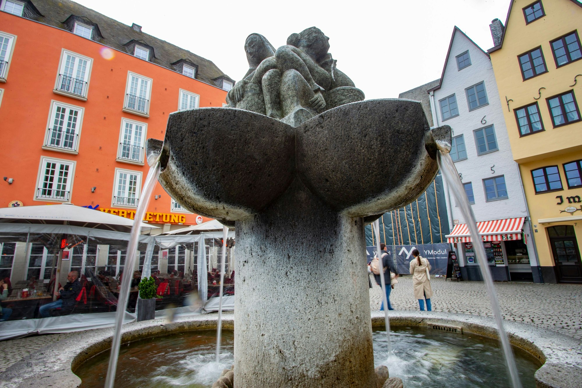 Der Fischweiberbrunnen am Fischmarkt.
