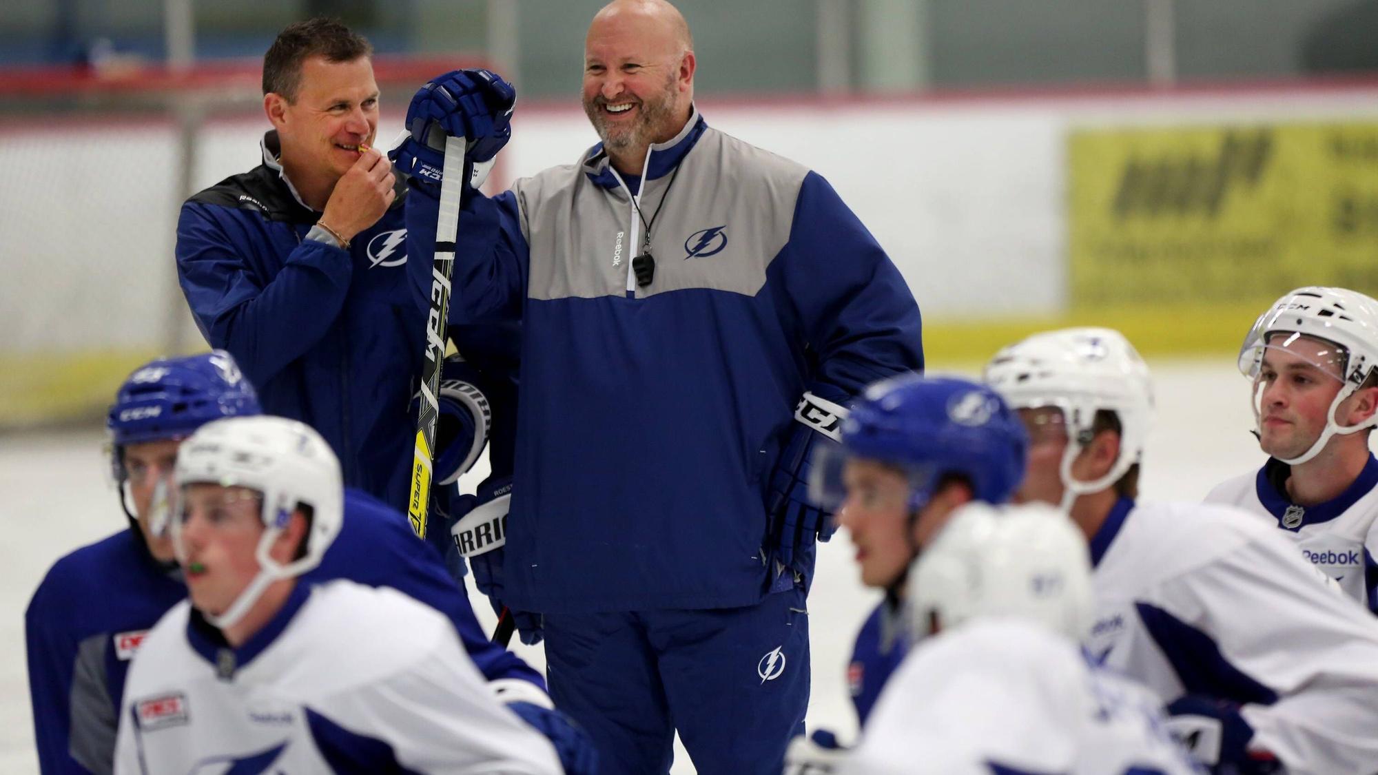 Benoit Groulx (r.) könnte neuer Haie-Trainer werden.