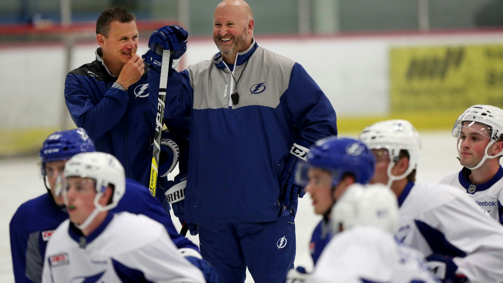 Benoit Groulx (r.) könnte neuer Haie-Trainer werden.