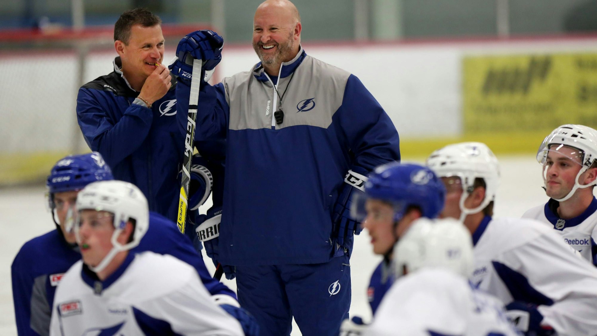 Benoit Groulx (r.) könnte neuer Haie-Trainer werden.