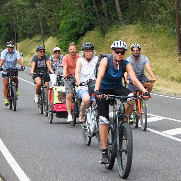 Das Bild zeigt einige Radfahrer während der Tour de Ahrtal.