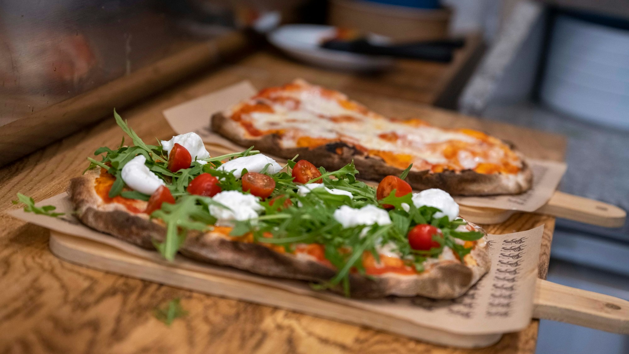 Zwei fertige Pinsen in der „Don Gelati Bistro Bar“ in Köln.